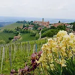Domus Langhe Oda ve Kahvaltı 4*