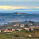 Bed & Breakfast Domus Langhe 4*