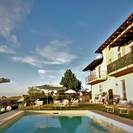 Domus Langhe Bed & Breakfast 4*