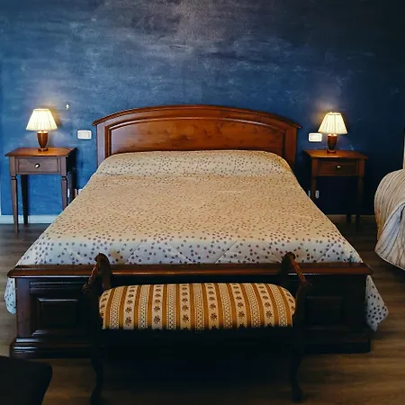 Domus Langhe Bed & Breakfast Treiso