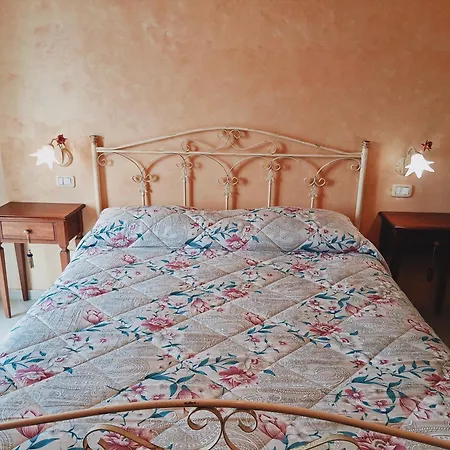 Domus Langhe Bed & Breakfast 4*