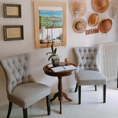 Domus Langhe B&B 트레이소