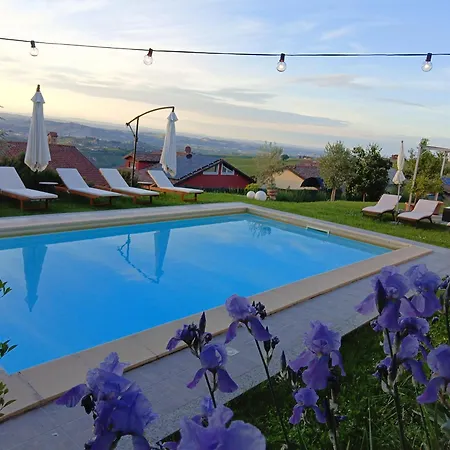 Domus Langhe B&B 트레이소