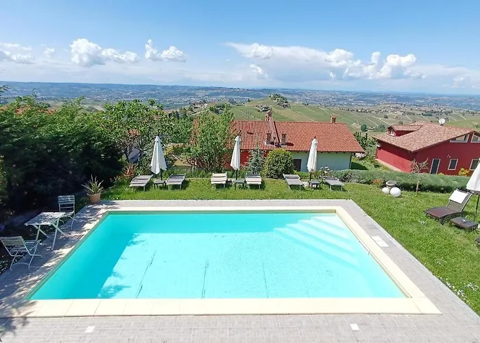 Bed & Breakfast Domus Langhe 4*
